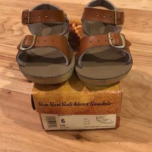 Sun San Salt water Sandals Surfer tan size 6